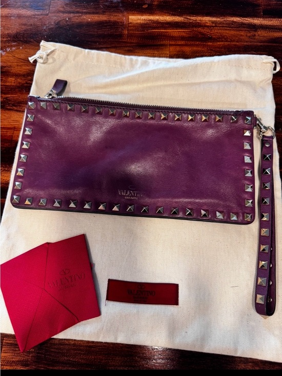 Valentino Garavani Handbags - Authentic Valentino Rockstud clutch wristlet.